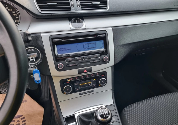 Volkswagen Passat cena 29900 przebieg: 154200, rok produkcji 2011 z Iłowa małe 254